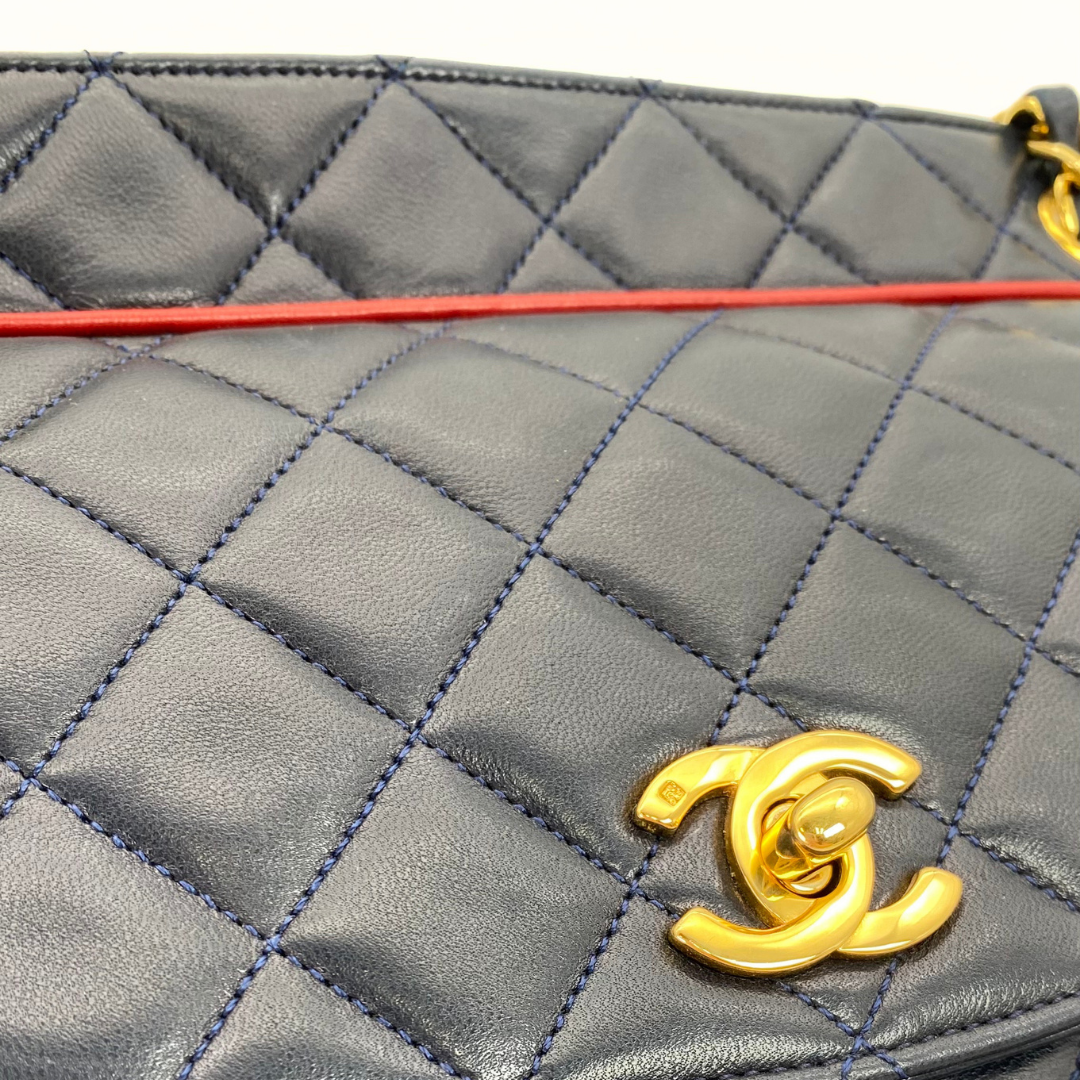 Taiga, 1 Series Navy Lambskin Tote with seal only