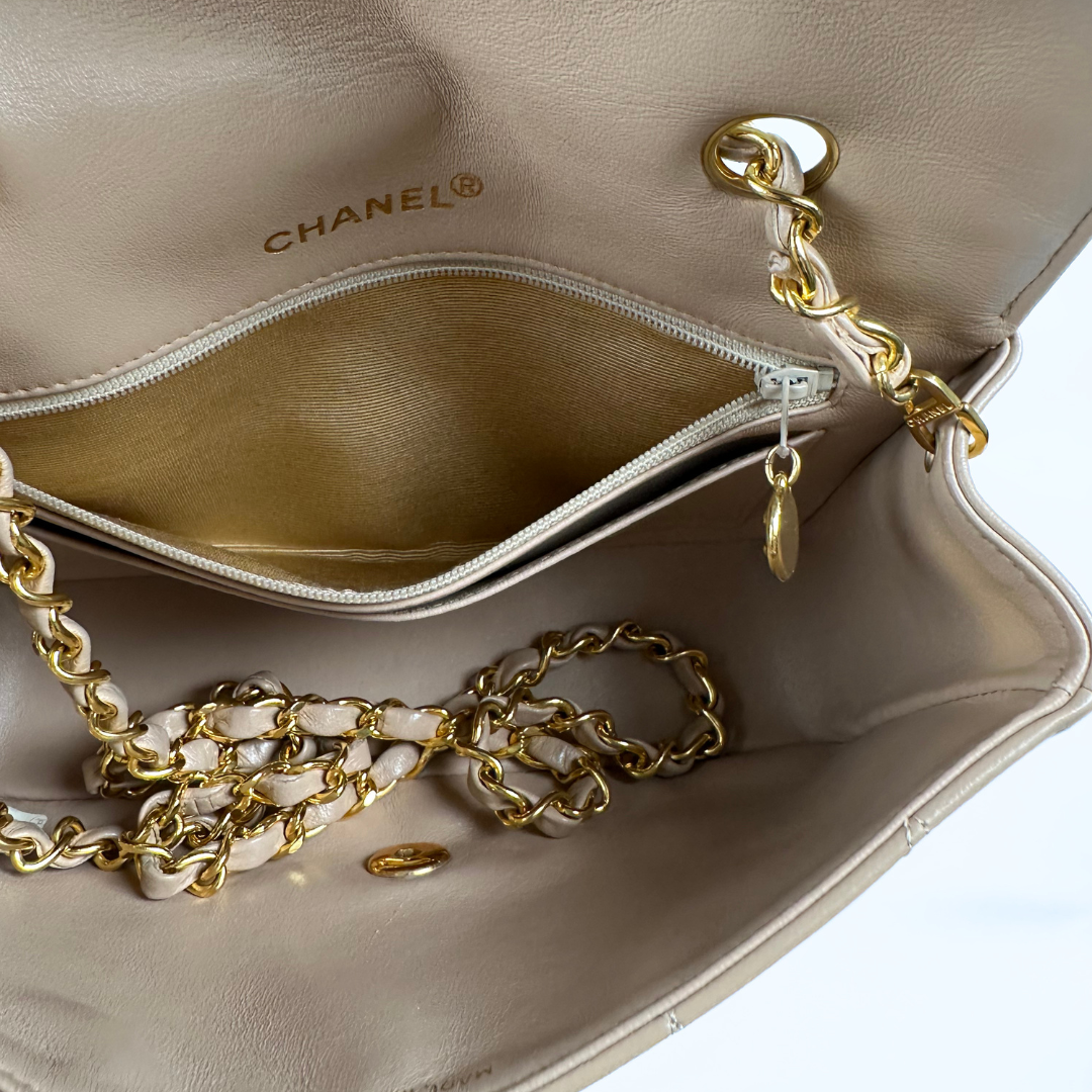 Yanny, 1 Series Small Diana Beige Lambskin with seal only