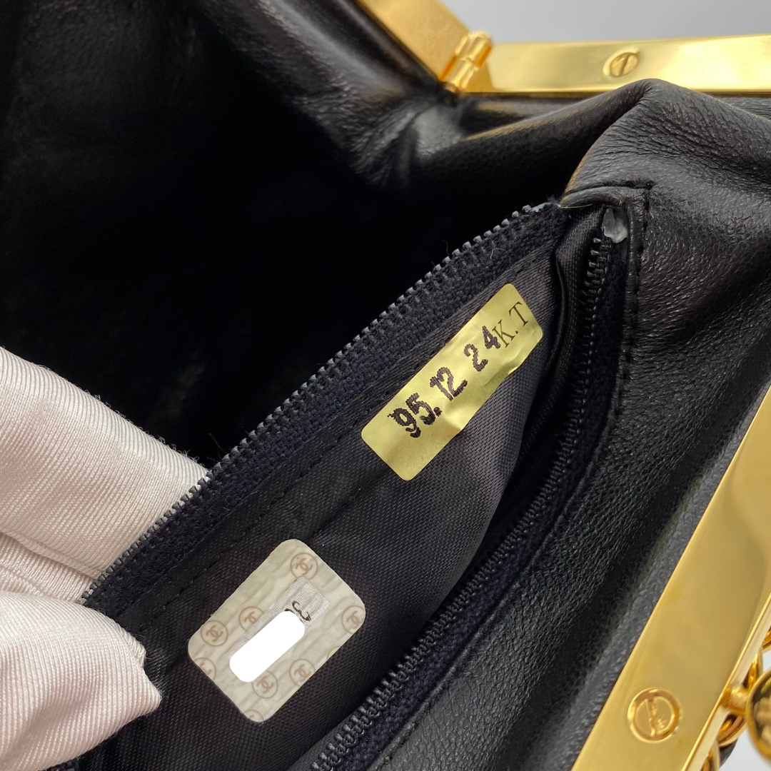 Gawin, 3 Series Mini Kisslock Black Lambskin with seal and card