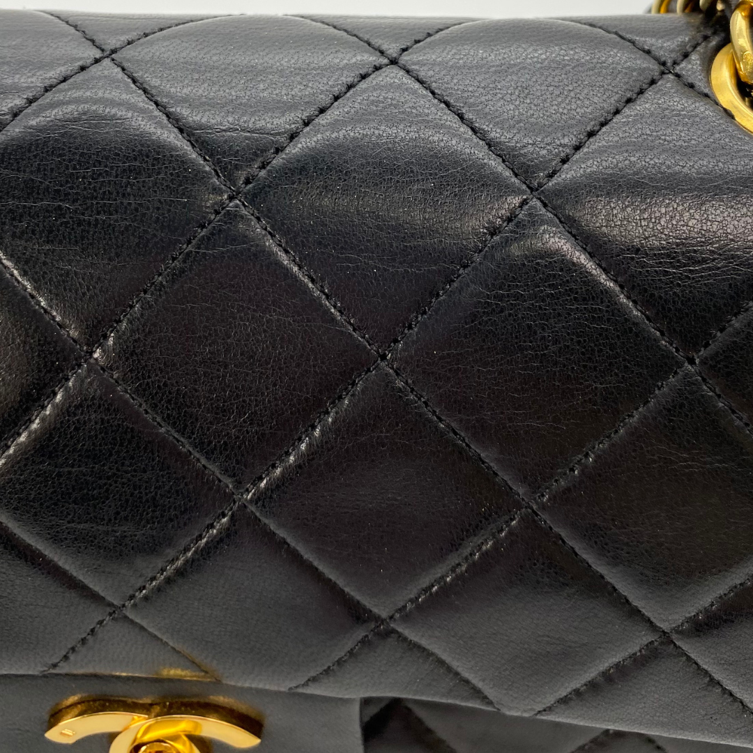 Nico, 1 Series Small Classic Flap Black Lambskin with seal and card