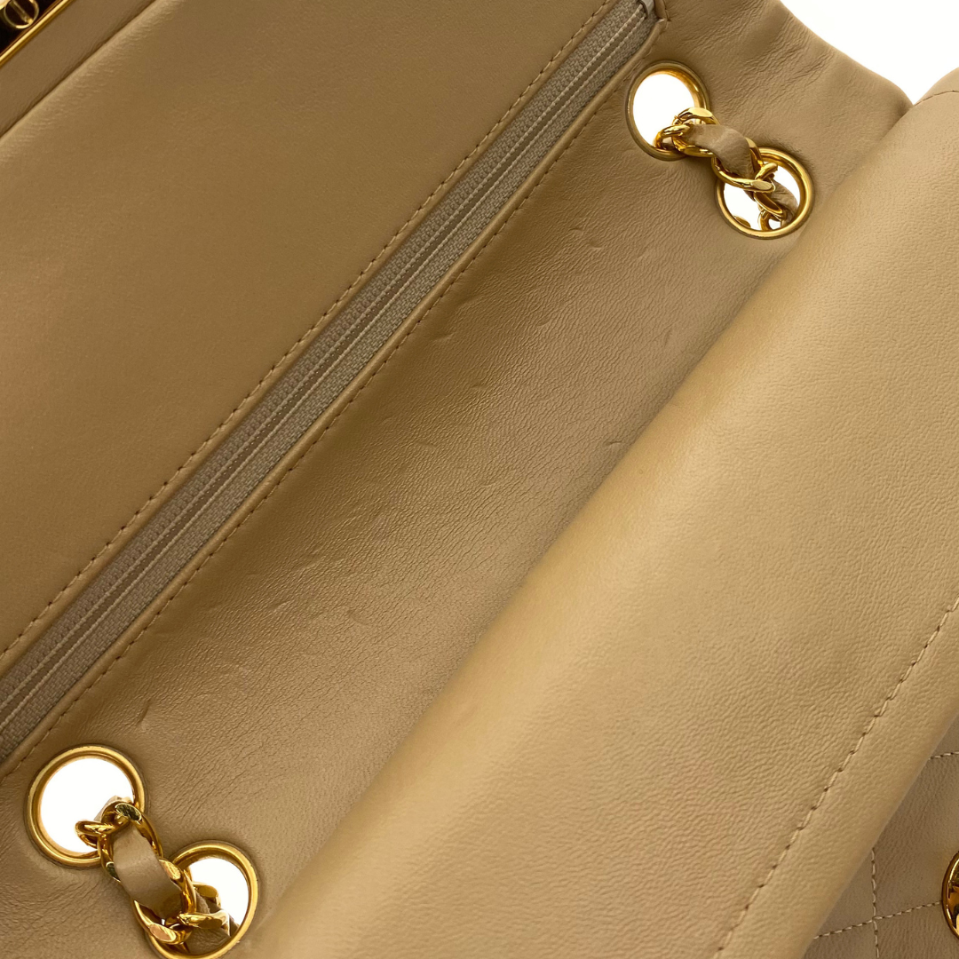 Daxton, 1 Series Small Classic Flap Beige Lambskin with seal and card