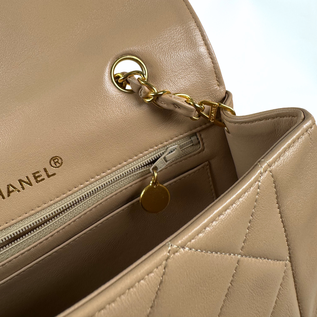 Yanny, 1 Series Small Diana Beige Lambskin with seal only