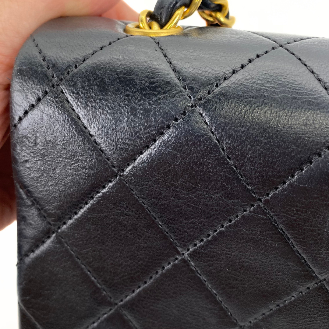 Arata, 1 Series Small Full Flap Black Lambskin with seal and card