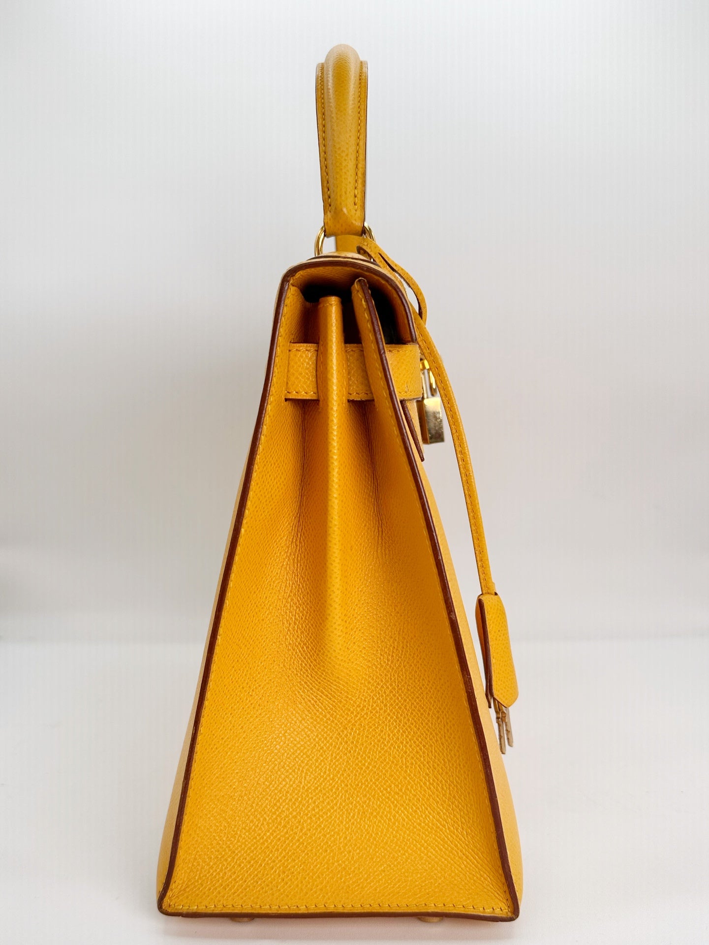 Emily, Vintage Authentic Hermes ⭕X 1994 kelly 28 sellier stitching jaune courchevel leather with strap, chain, clochette, and key