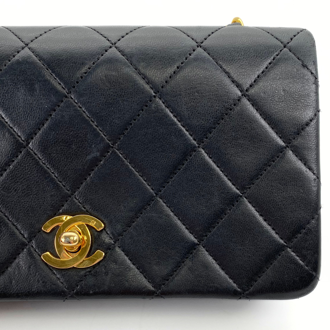 Arata, 1 Series Small Full Flap Black Lambskin with seal and card