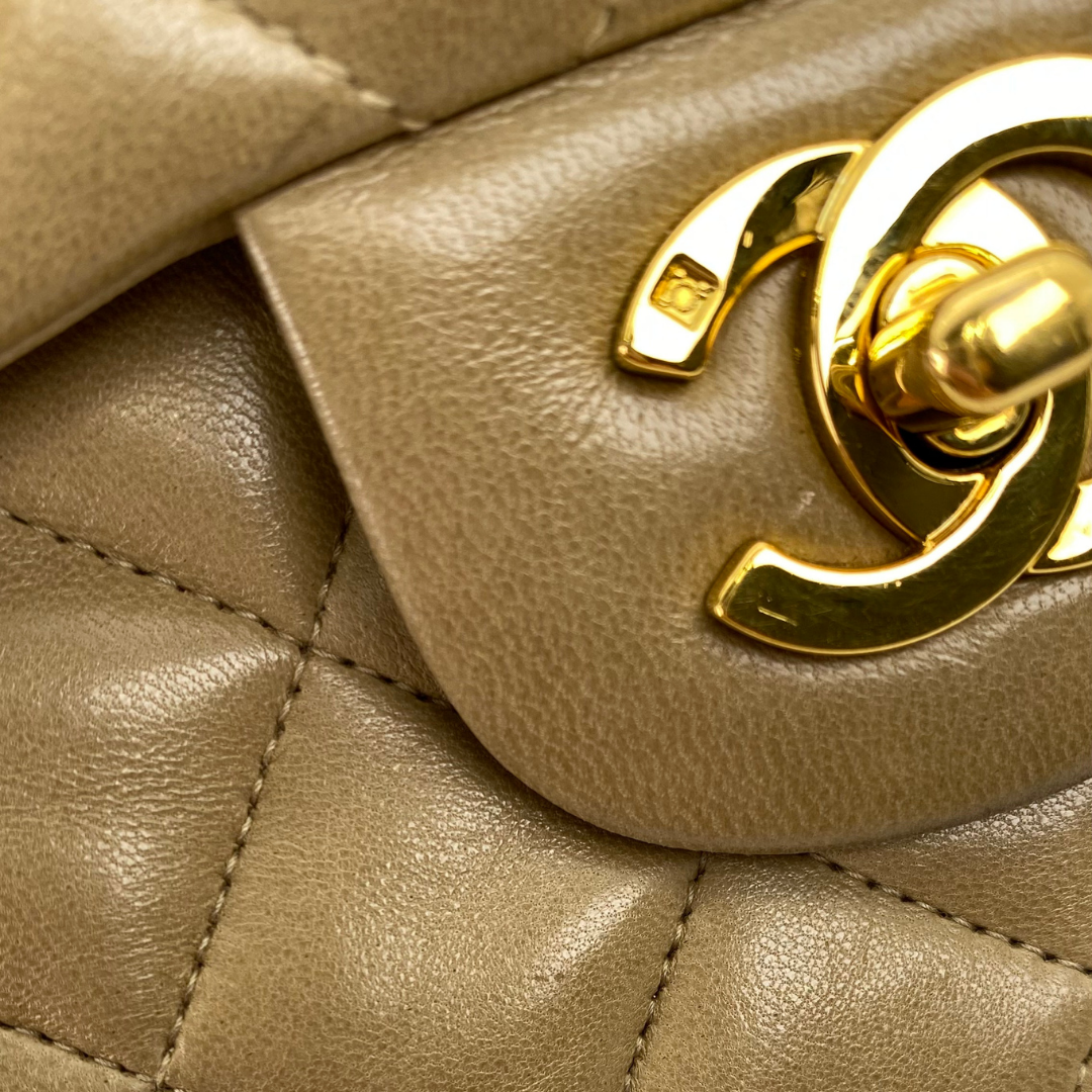Jiwoo, 2 Series Small Classic Flap Beige Lambskin with seal and card