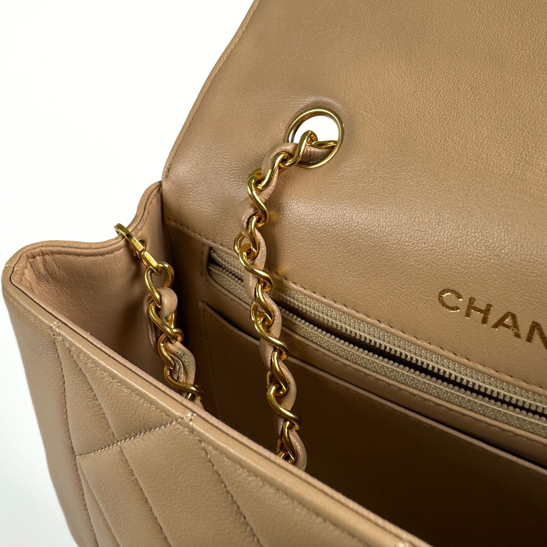 Yanny, 1 Series Small Diana Beige Lambskin with seal only