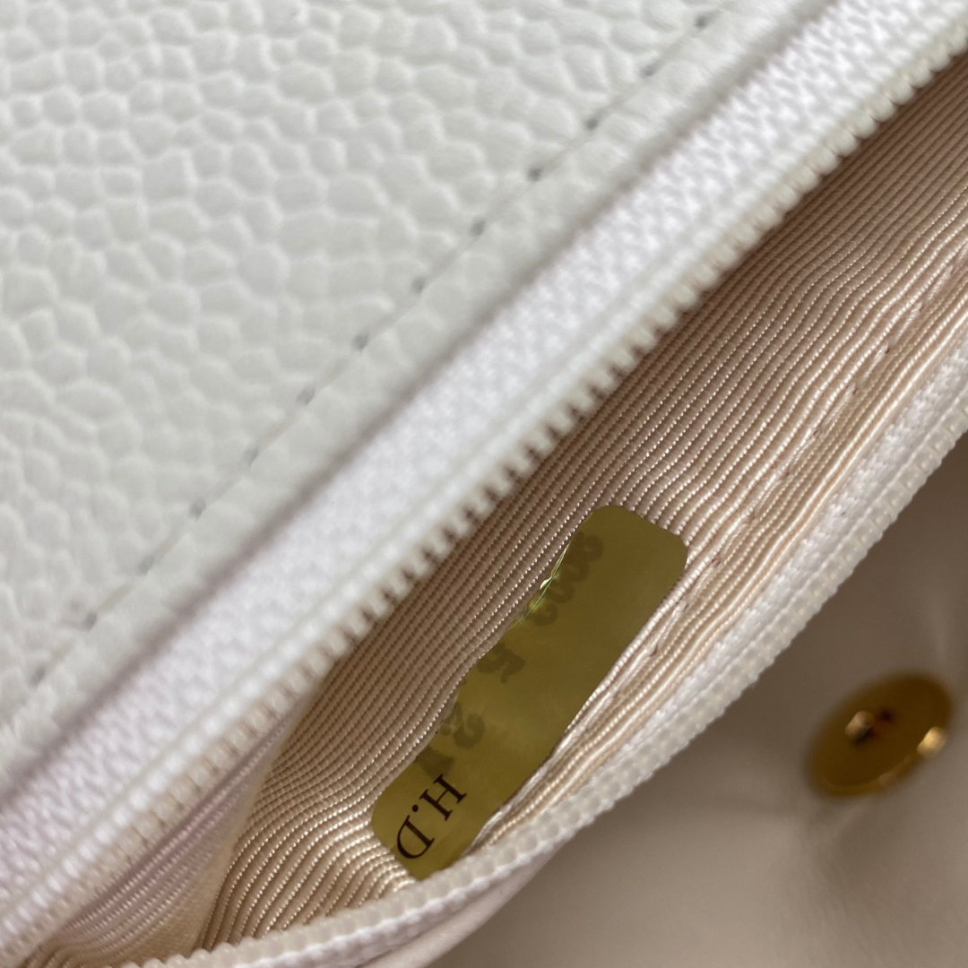 Stellan, 8 Series Mini Square 17cm White Caviar with seal and card