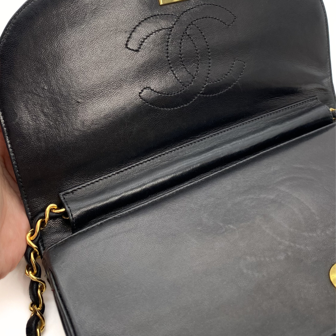 Ega, 0 Series Wave Stitch Black Lambskin Half moon with seal and card