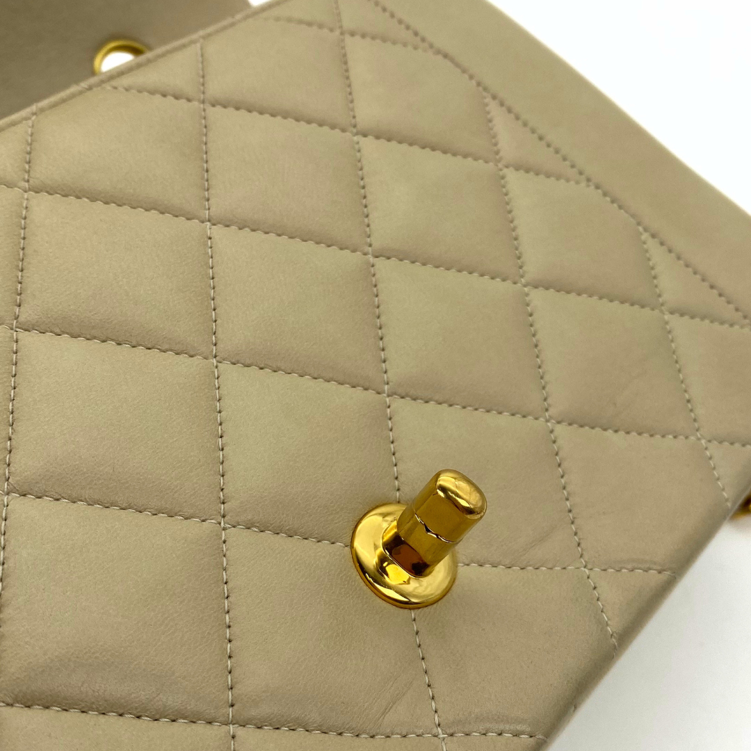 Iduna, 2 Series Medium Beige Lambskin with seal and card