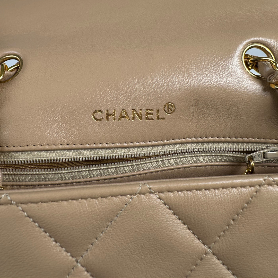 Yanny, 1 Series Small Diana Beige Lambskin with seal only