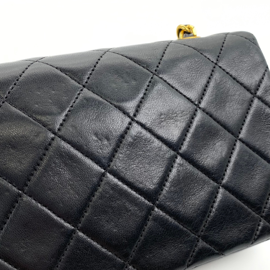 Arata, 1 Series Small Full Flap Black Lambskin with seal and card