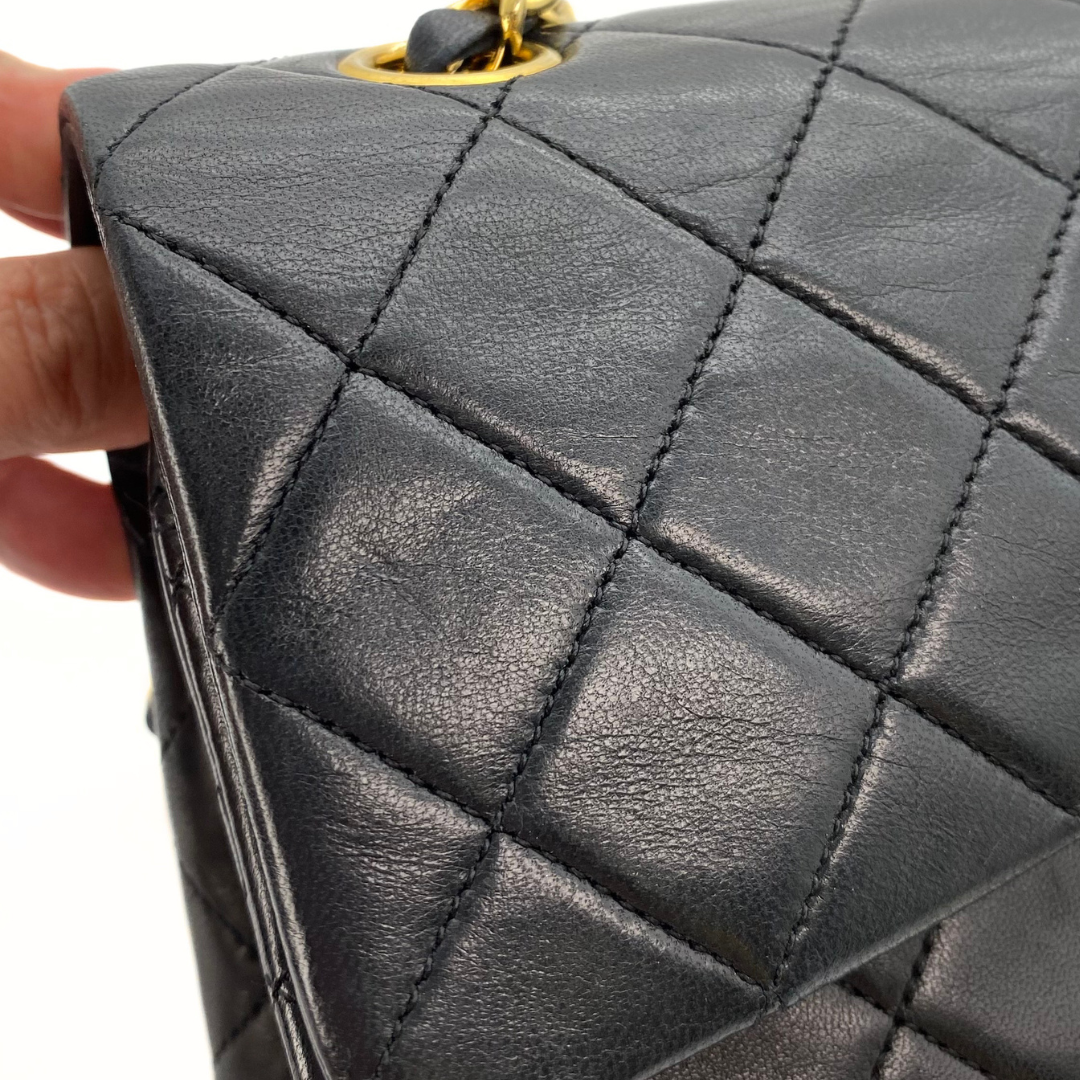 Nico, 1 Series Small Classic Flap Black Lambskin with seal and card