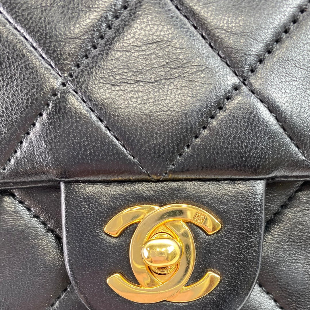 Azusa, 1 Series Square 20 Black Lambskin with seal and card