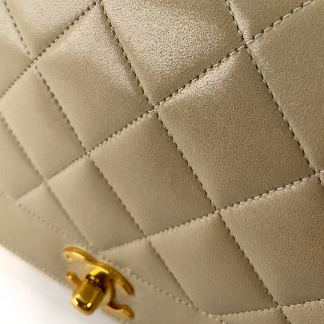 Iduna, 2 Series Medium Beige Lambskin with seal and card