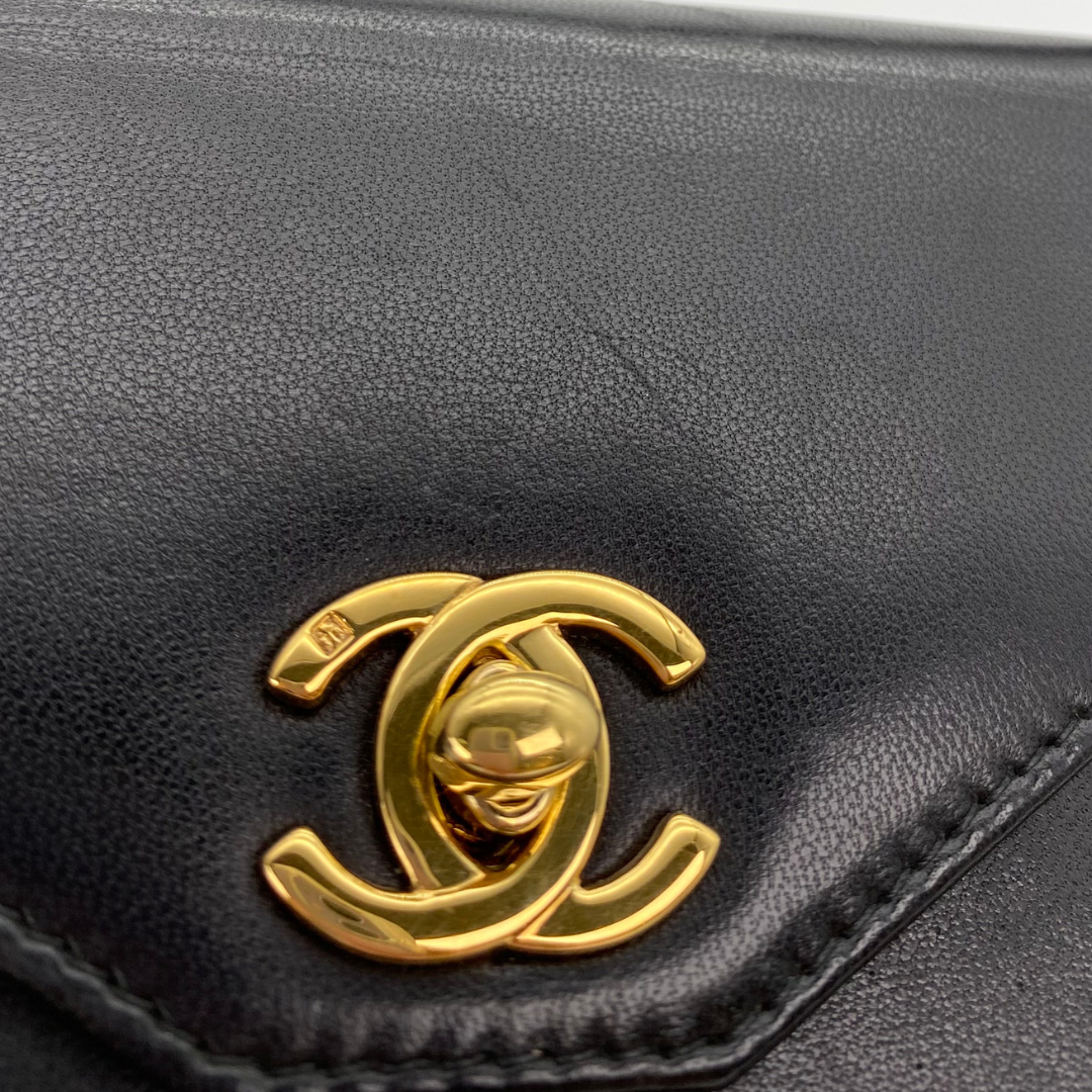 Makoto, 4 Series Turnlock Black Lambskin with seal and card