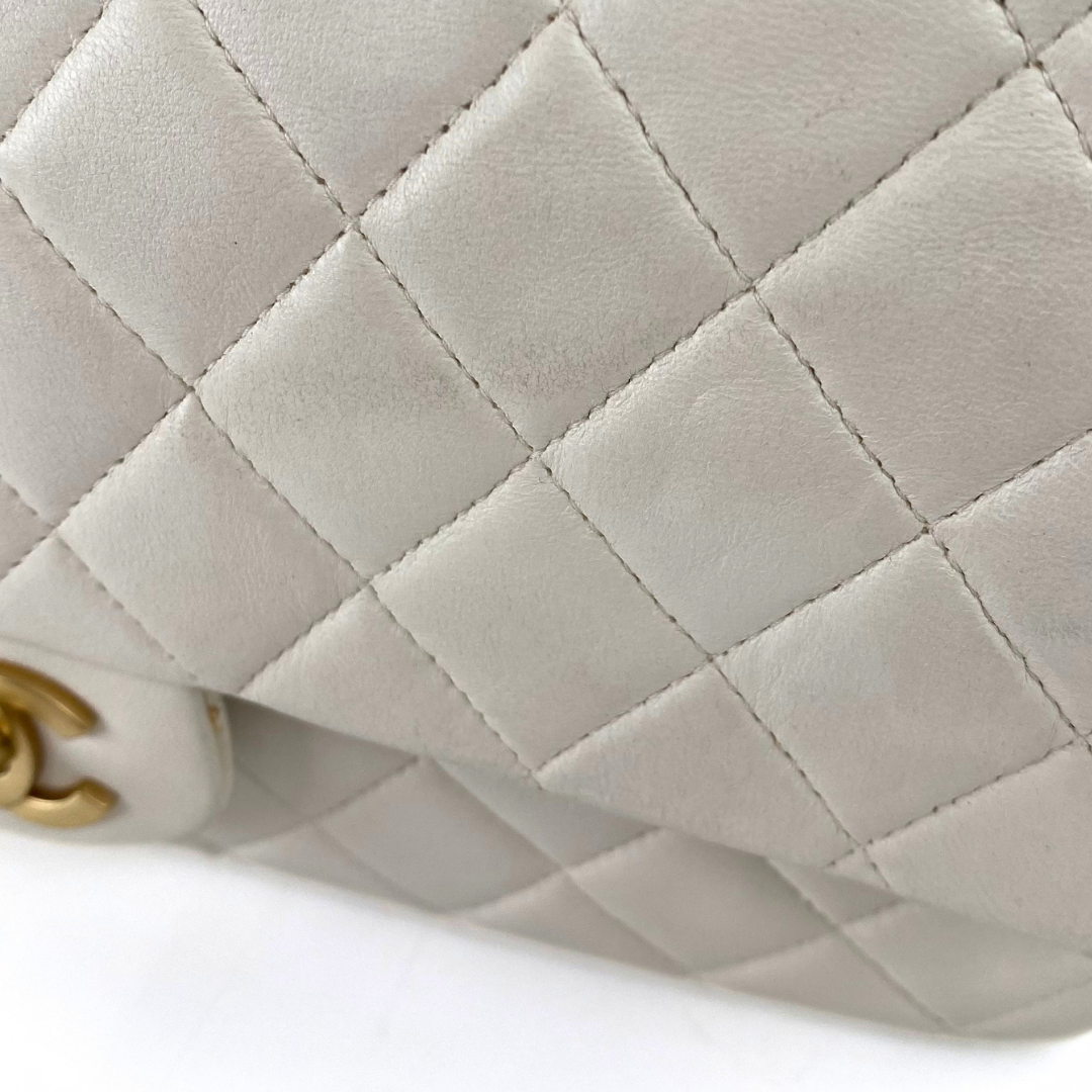 Sunwoo, 6 Series Medium Classic Flap White Lambskin wtih seal and card