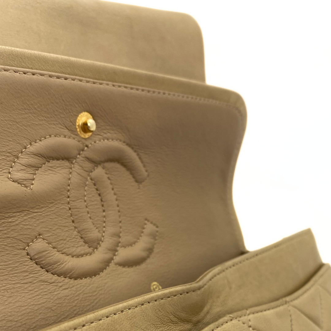 Jiwoo, 2 Series Small Classic Flap Beige Lambskin with seal and card