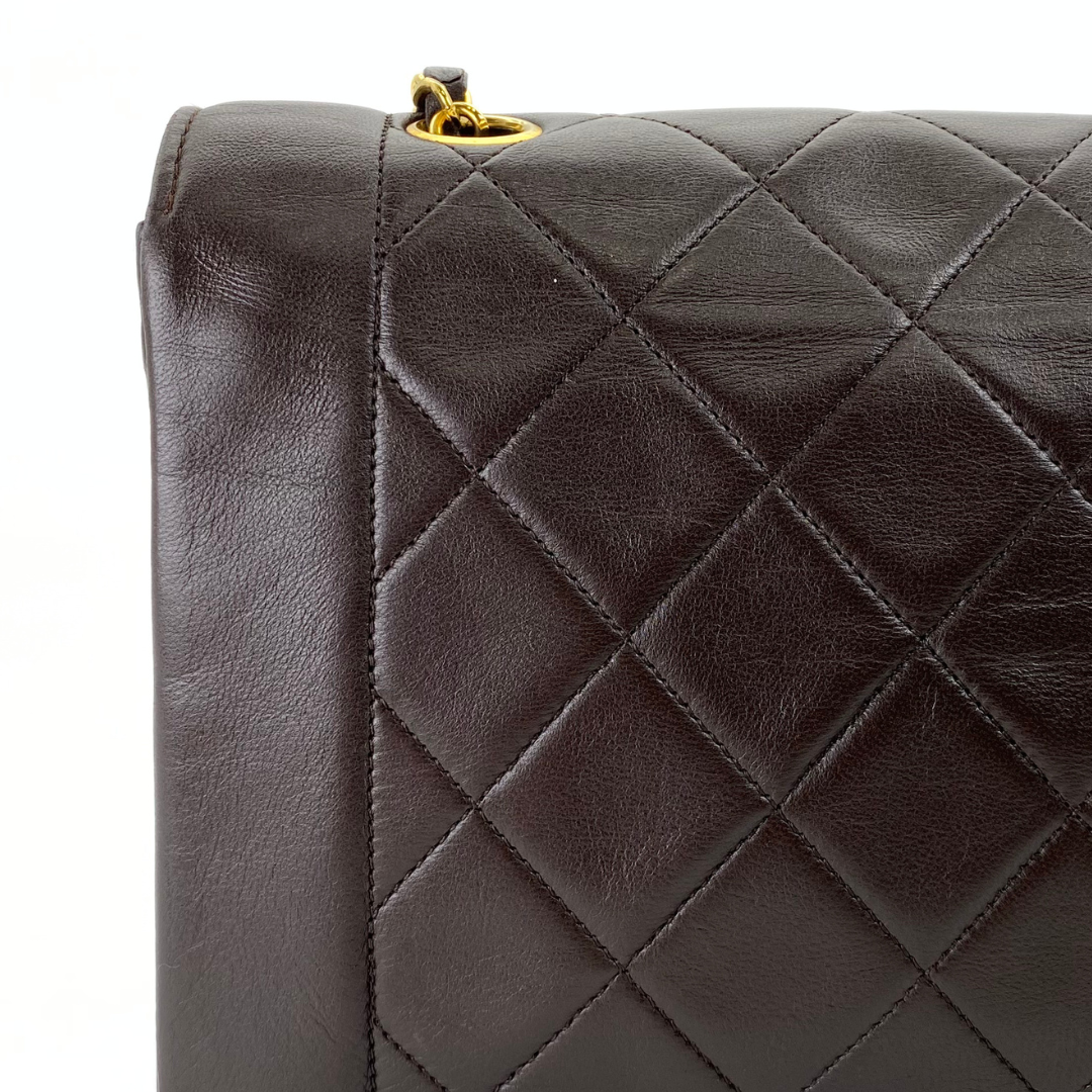 Yukiko, 1 Series Medium Brown Lambskin Tab Border Single Flap with seal and card