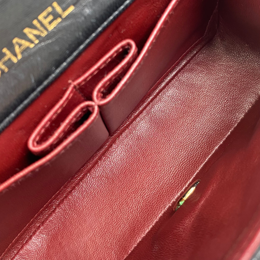 Arata, 1 Series Small Full Flap Black Lambskin with seal and card