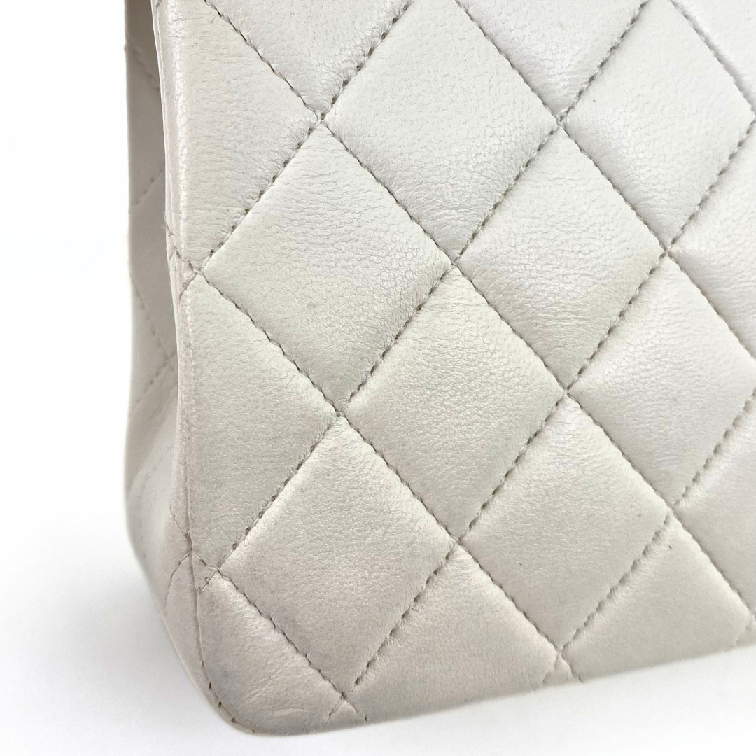 Sunwoo, 6 Series Medium Classic Flap White Lambskin wtih seal and card