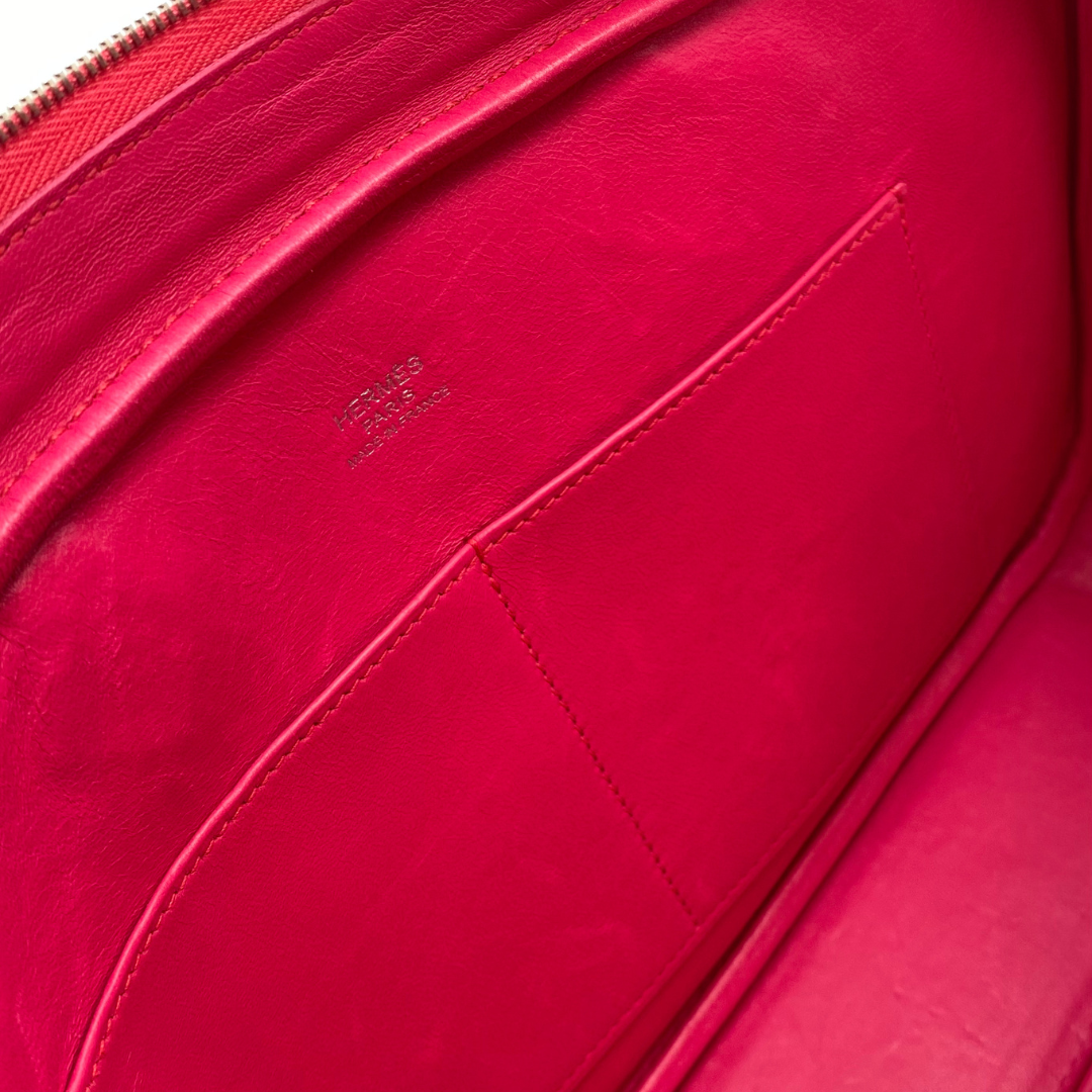 Meera, 2006 Plume Elan 28 Fushia Pink Cherve with stamp ⬜︎J
