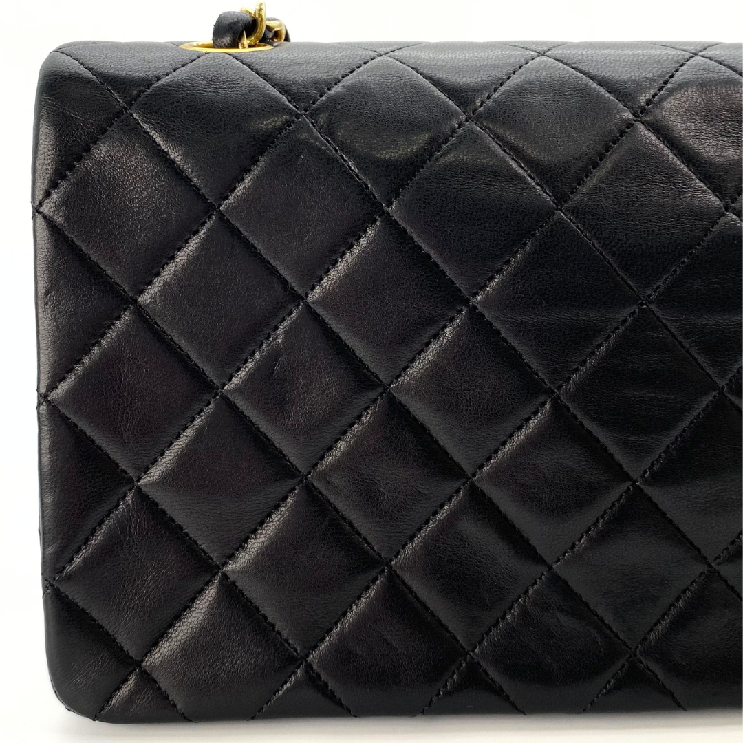 Cyrus, 1 Series Small Full Flap Black Lambskin with seal and card