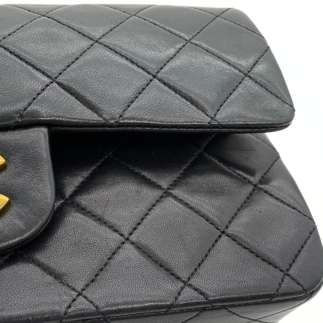 Nico, 1 Series Small Classic Flap Black Lambskin with seal and card