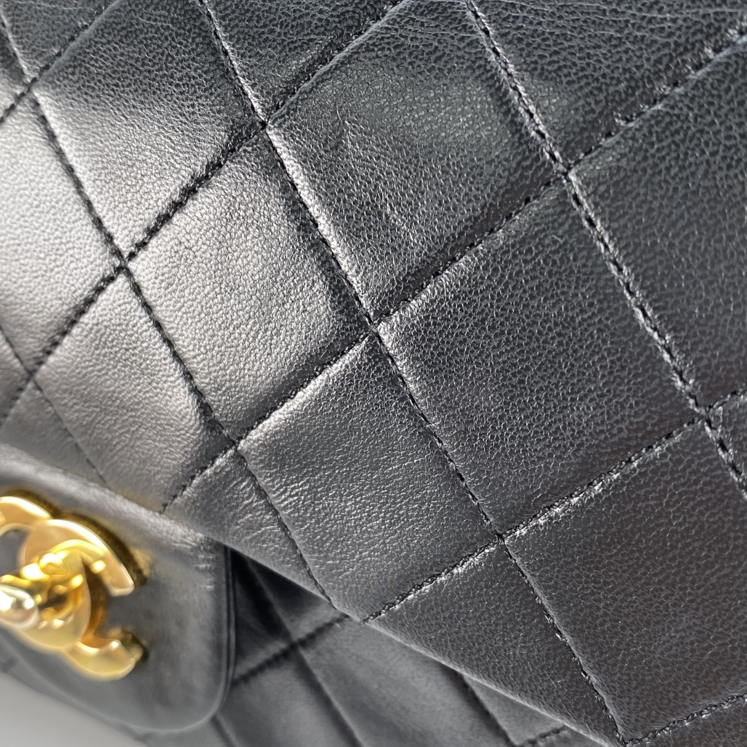 Zinnia, 1 Series Small Classic Flap Black Lambskin with seal only