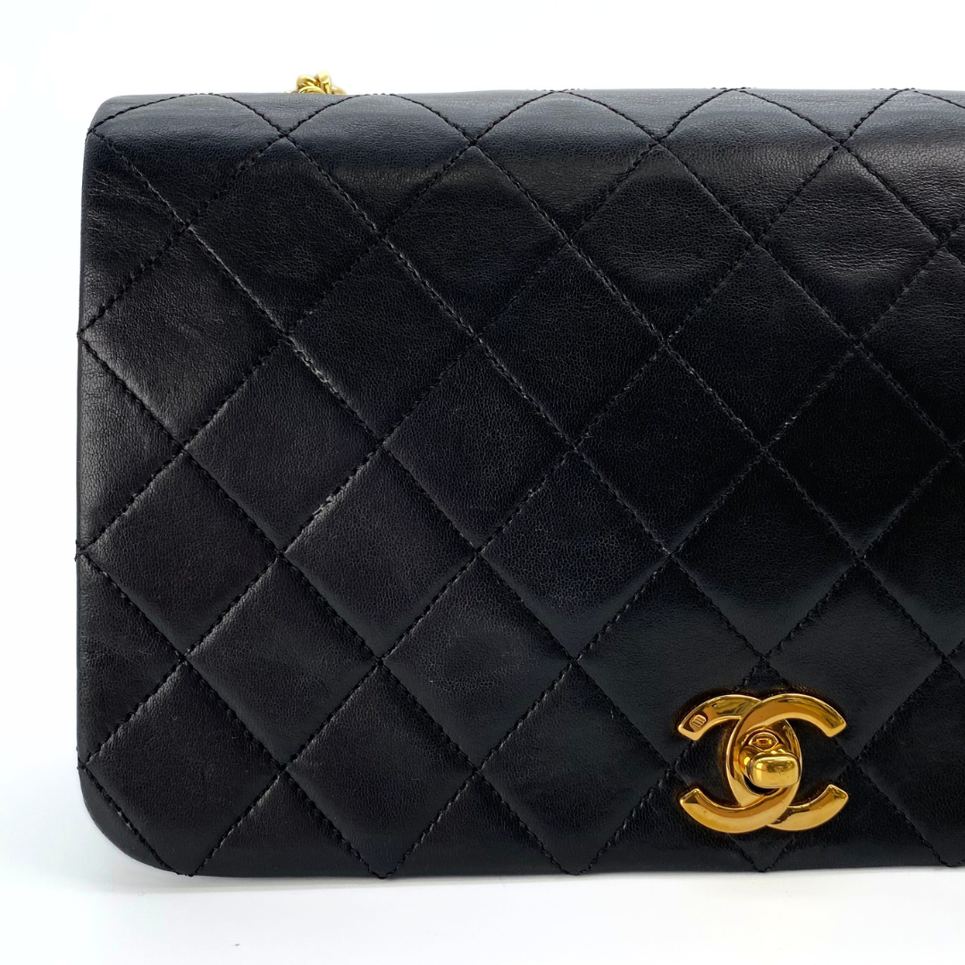 Beckett, 1 Series Small Full Flap Black Lambskin with seal and card