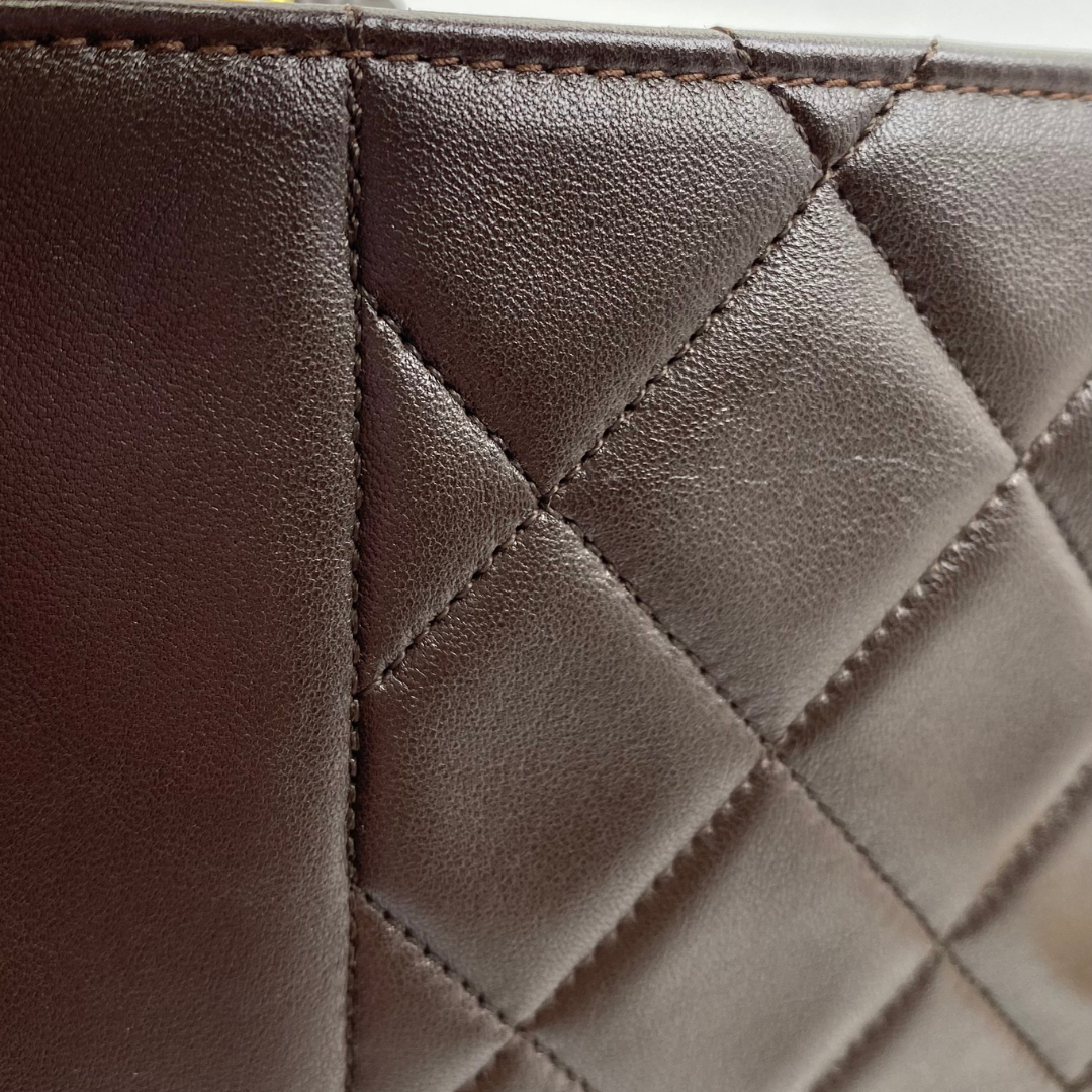 Yukiko, 1 Series Medium Brown Lambskin Tab Border Single Flap with seal and card
