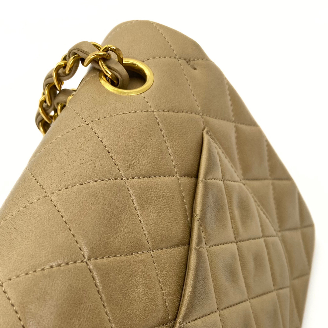 Jiwoo, 2 Series Small Classic Flap Beige Lambskin with seal and card
