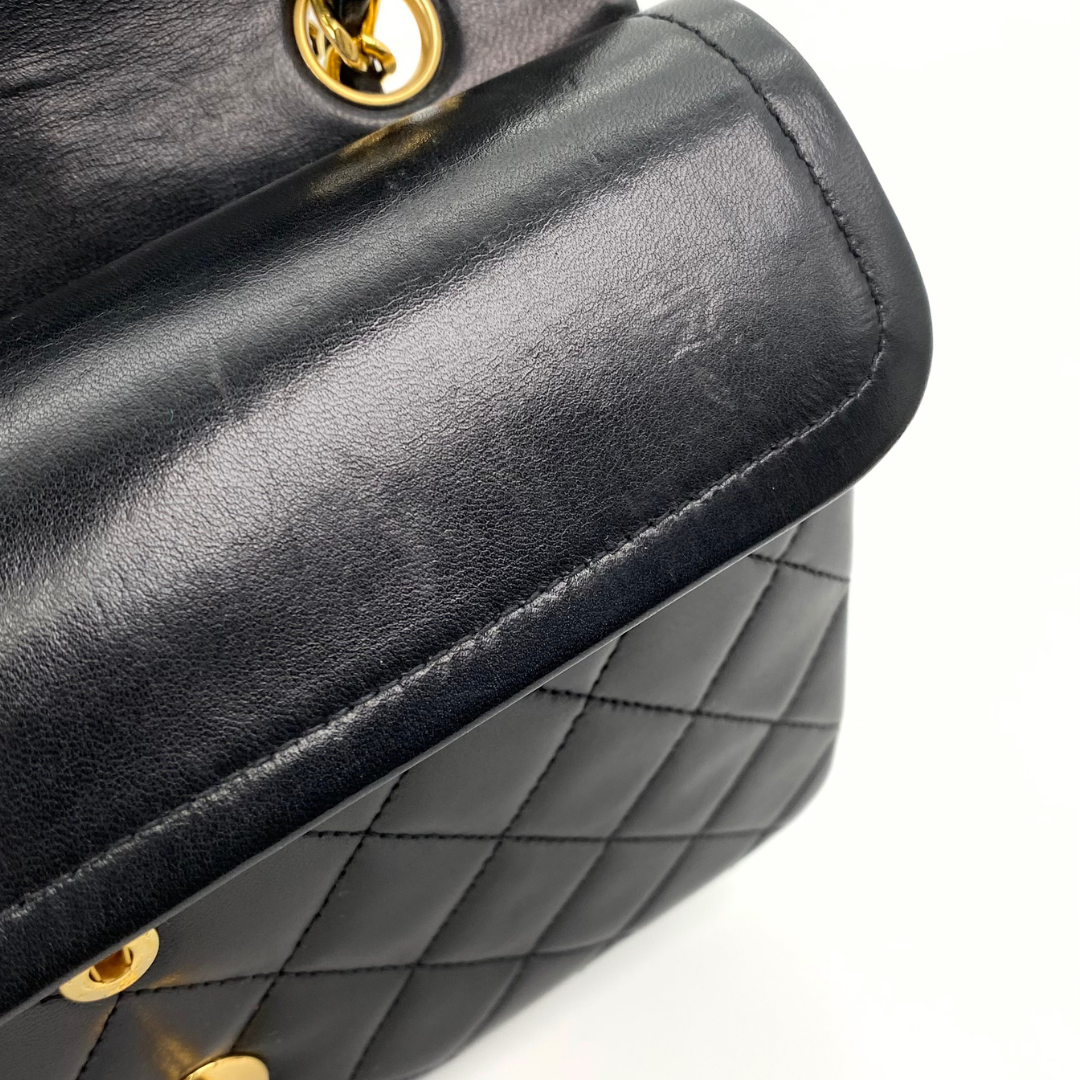 Maren, 1 Series Small Classic Flap Black Lambskin with seal and card