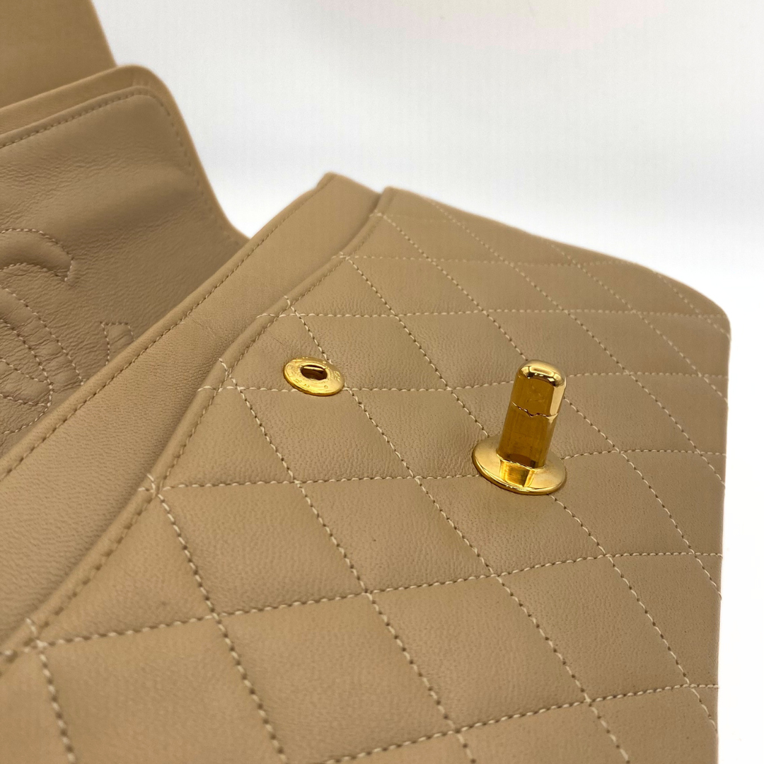 Daxton, 1 Series Small Classic Flap Beige Lambskin with seal and card