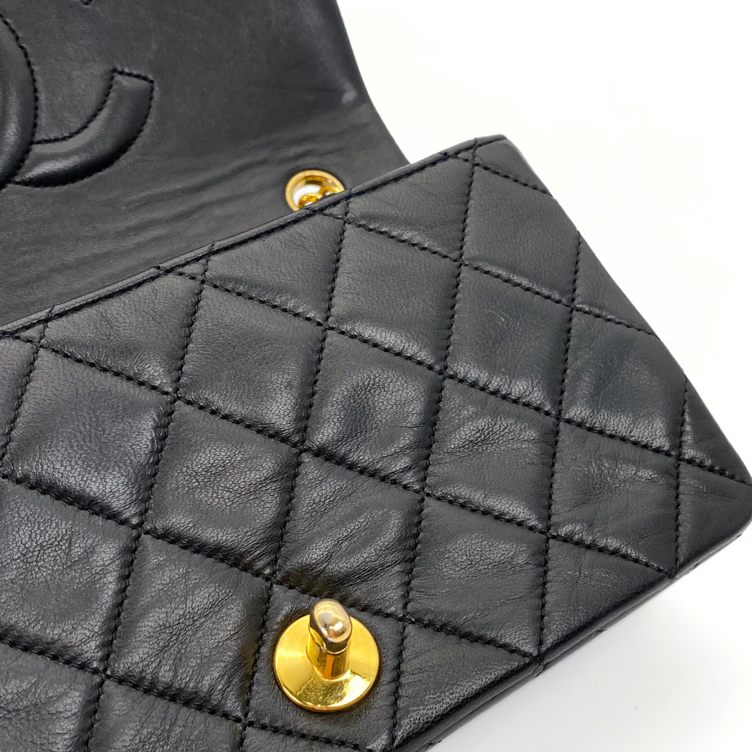 Arata, 1 Series Small Full Flap Black Lambskin with seal and card