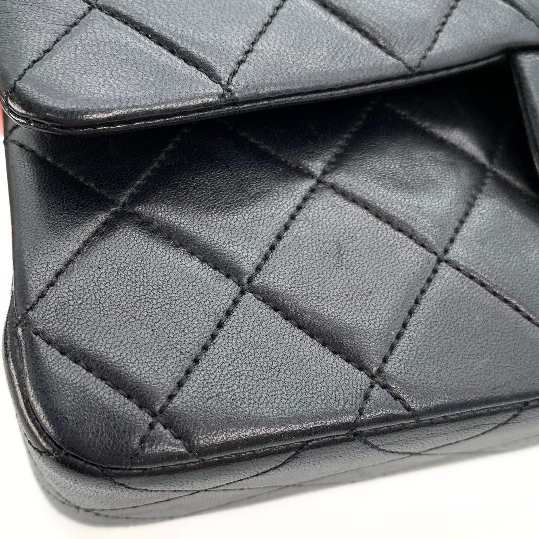 Nico, 1 Series Small Classic Flap Black Lambskin with seal and card