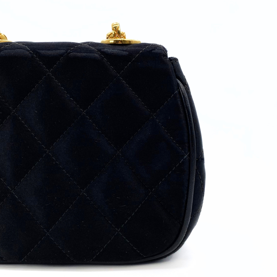 Sekar, 2 Series Bijou Black Satin with seal and card