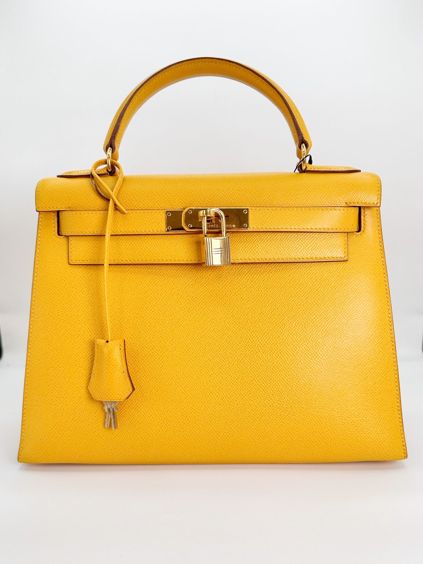 Emily, Vintage Authentic Hermes ⭕X 1994 kelly 28 sellier stitching jaune courchevel leather with strap, chain, clochette, and key