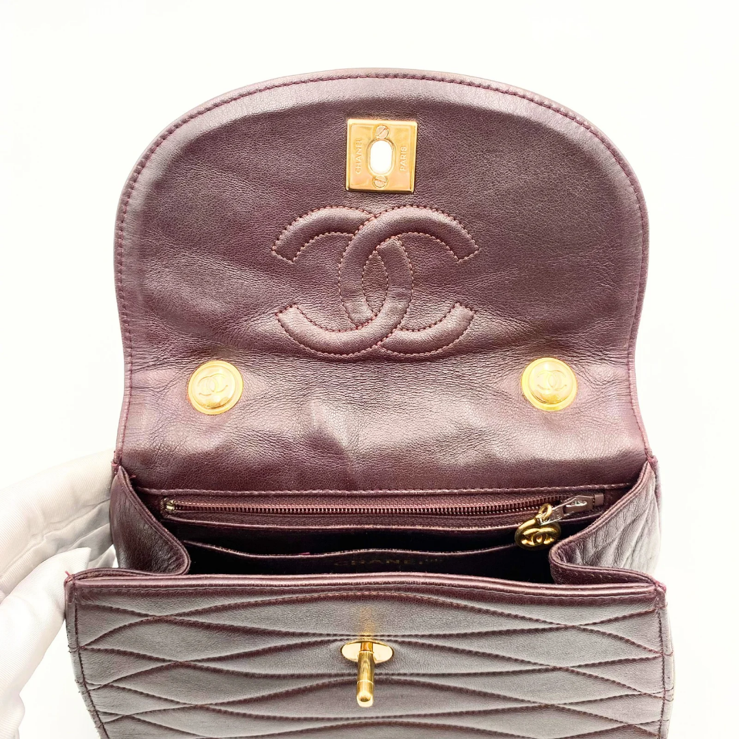 Kensley, Vintage Authentic Chanel 1 series chain brown lambskin with seal and card