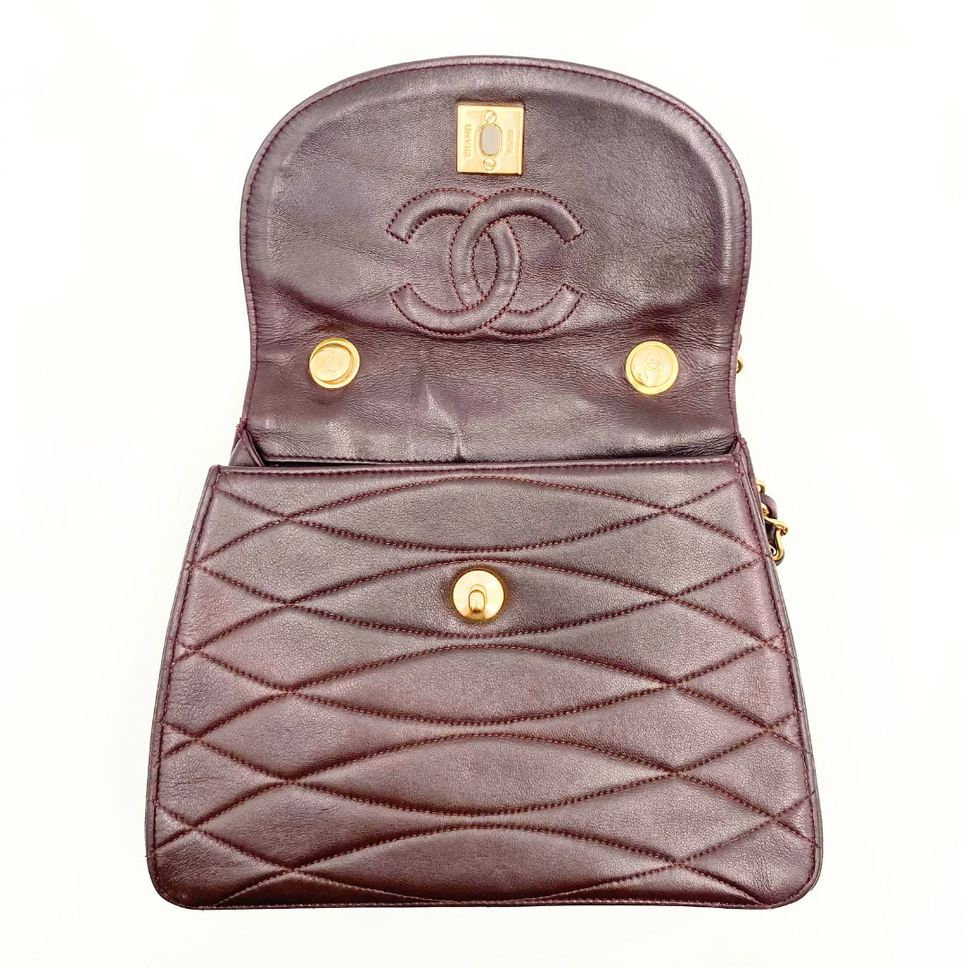 Kensley, Vintage Authentic Chanel 1 series chain brown lambskin with seal and card