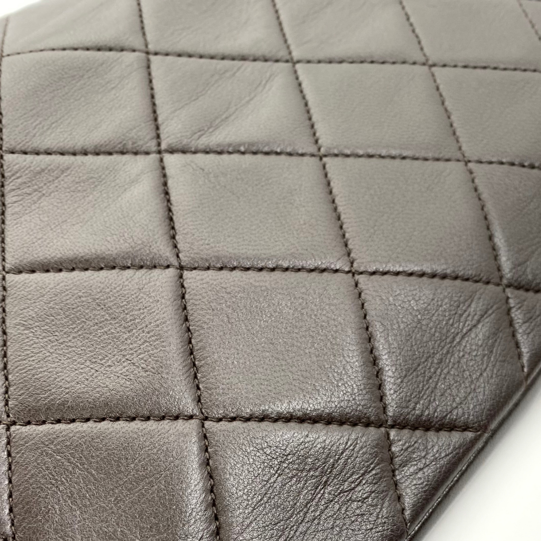 Yukiko, 1 Series Medium Brown Lambskin Tab Border Single Flap with seal and card