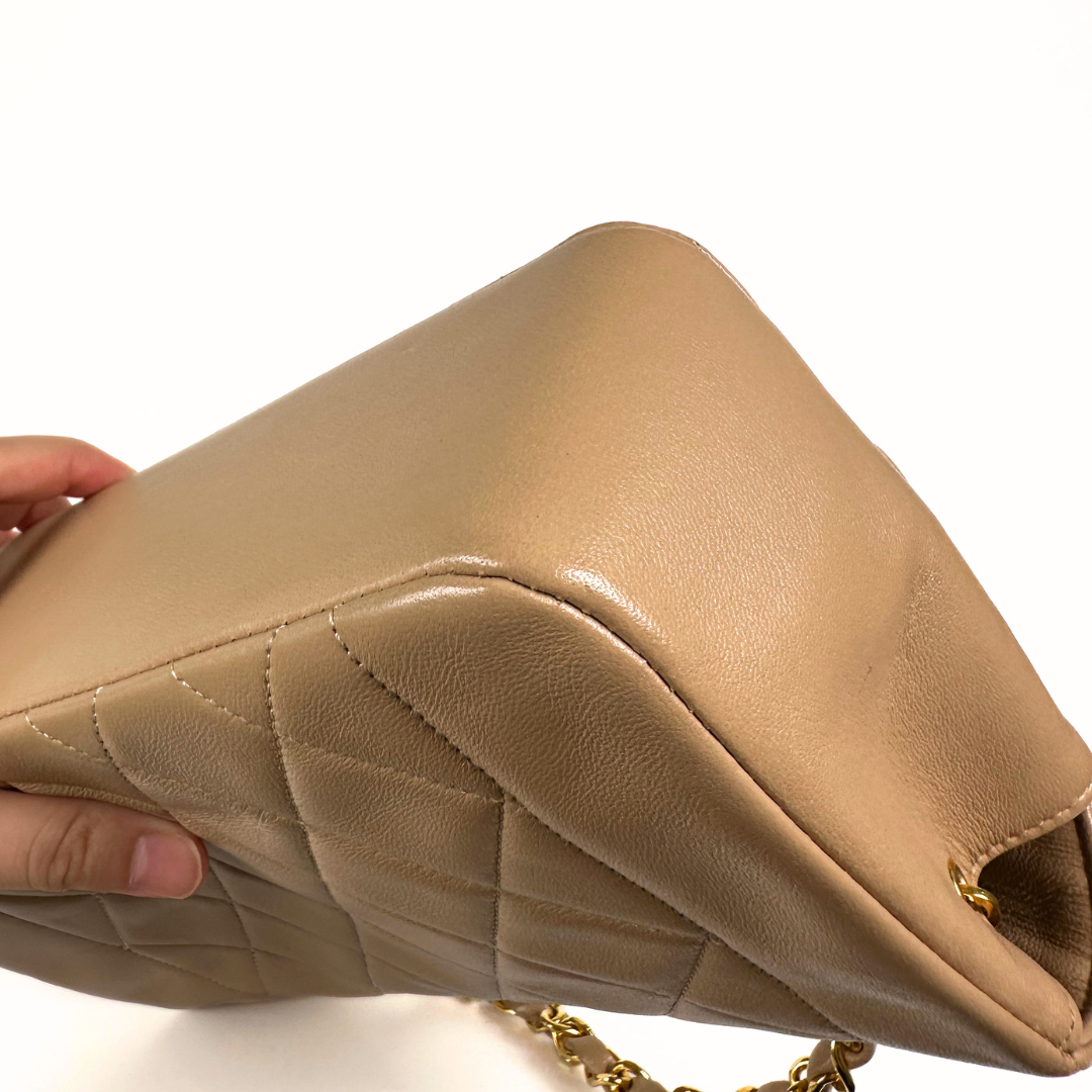 Yanny, 1 Series Small Diana Beige Lambskin with seal only