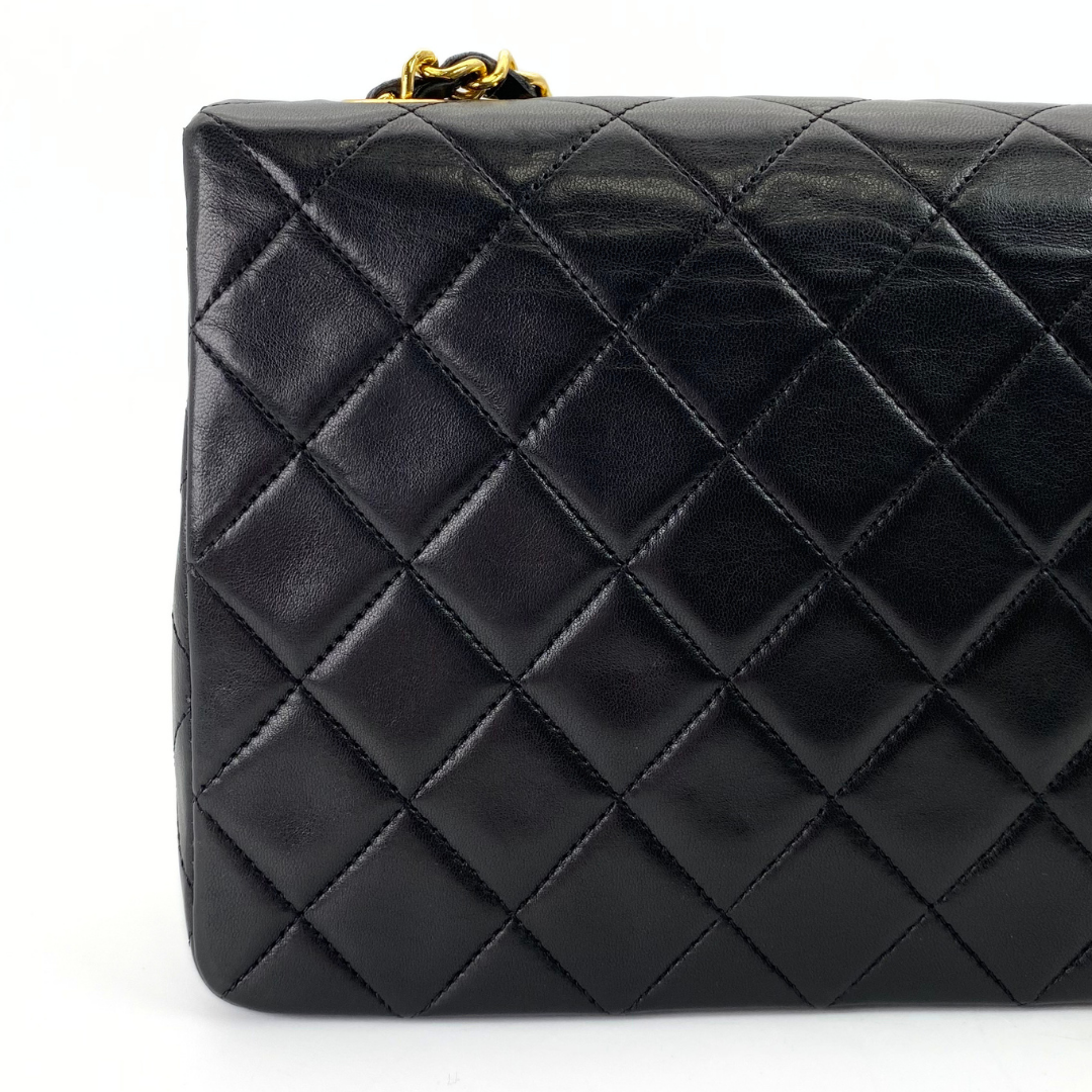 Azusa, 1 Series Square 20 Black Lambskin with seal and card