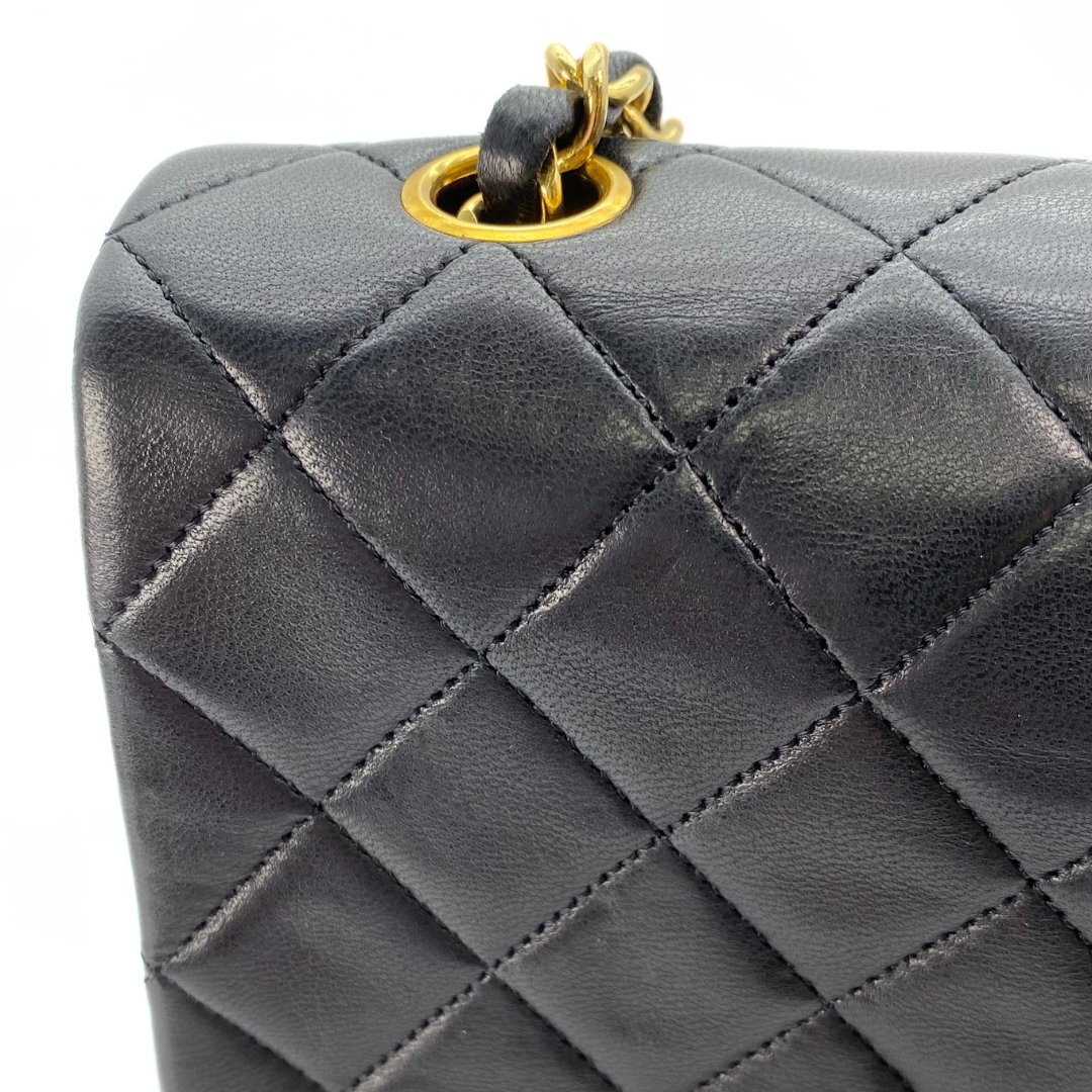 Cyrus, 1 Series Small Full Flap Black Lambskin with seal and card