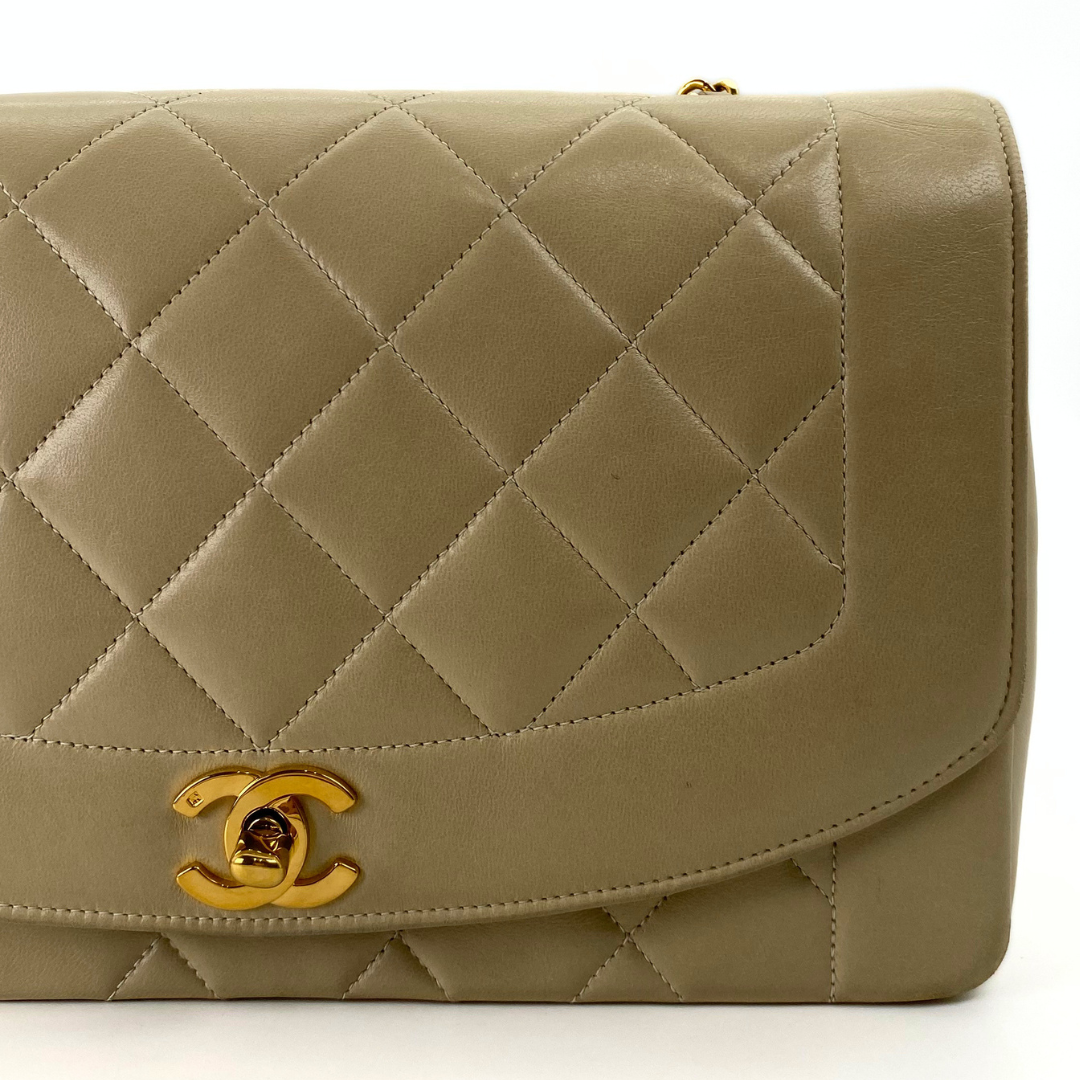 Iduna, 2 Series Medium Beige Lambskin with seal and card