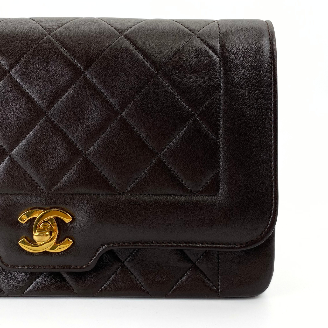 Yukiko, 1 Series Medium Brown Lambskin Tab Border Single Flap with seal and card