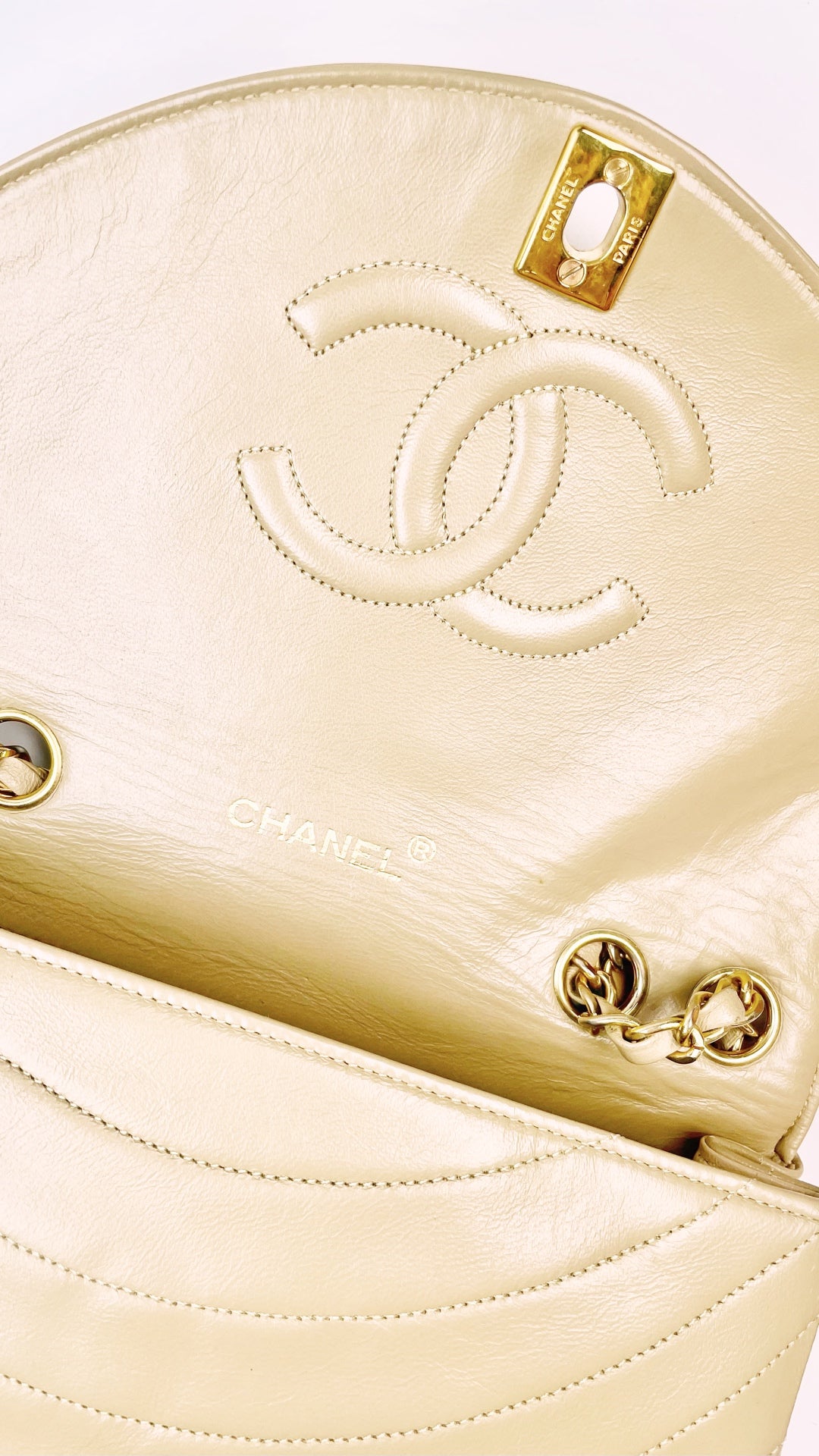 Aika, Vintage Authentic Chanel beige circle flap lambskin with seal