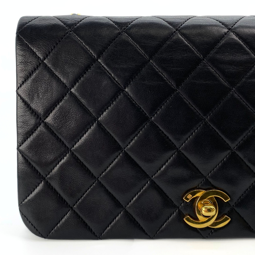 Cyrus, 1 Series Small Full Flap Black Lambskin with seal and card