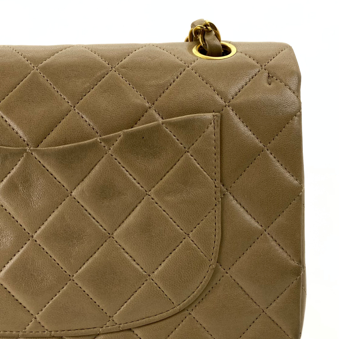 Jiwoo, 2 Series Small Classic Flap Beige Lambskin with seal and card