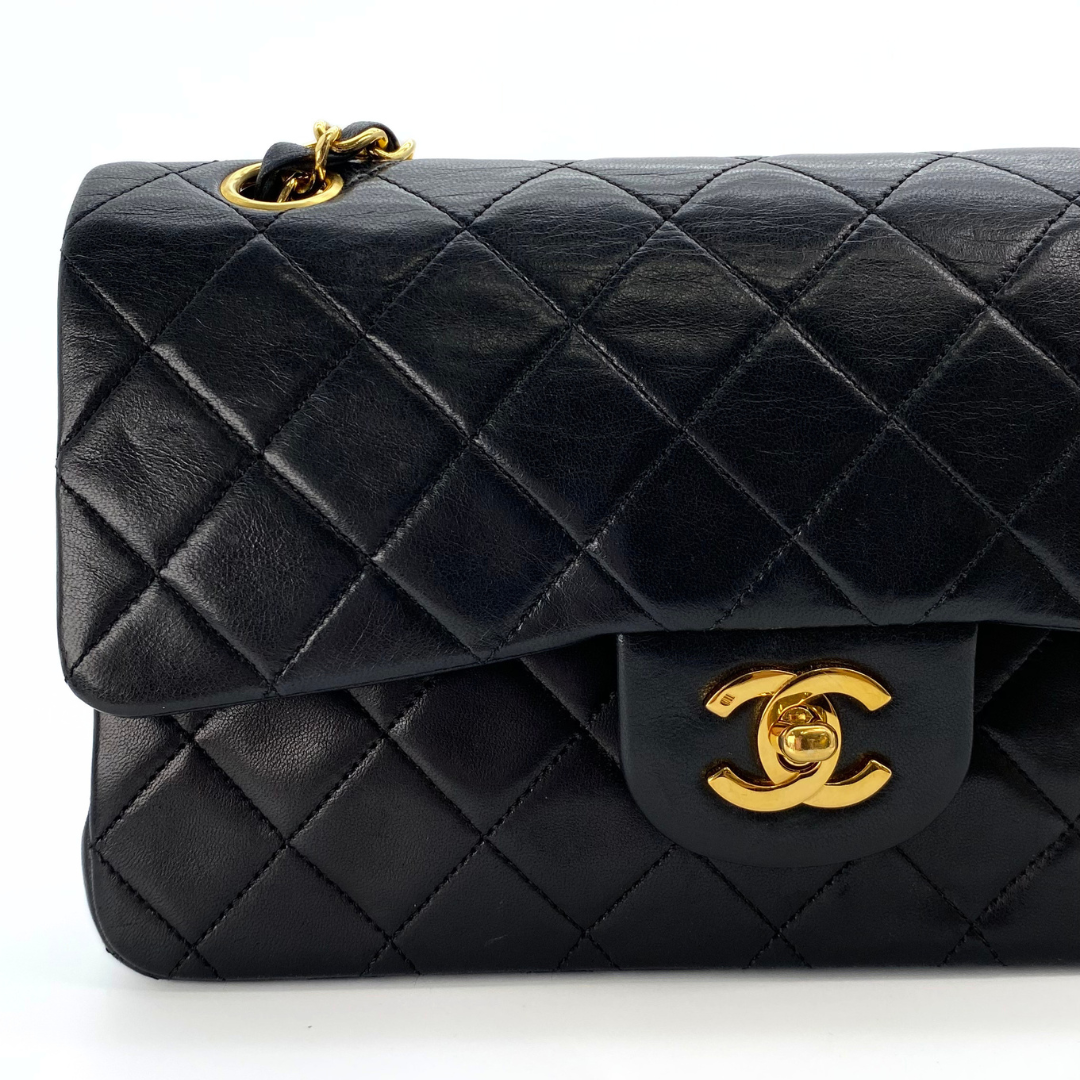 Nico, 1 Series Small Classic Flap Black Lambskin with seal and card